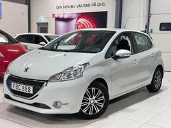 Vit Begagnad 2015 Peugeot 208 Active Halvkombi | 85 000 kr (Marknadspris)