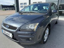 Grå Begagnad 2007 Ford Focus Halvkombi | 29 900 kr (Marknadspris)