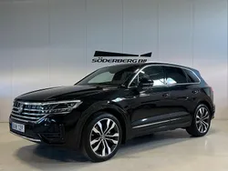 Svart Begagnad 2023 VW Touareg R-line SUV | 729 900 kr (Marknadspris)