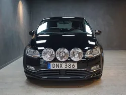 Svart Begagnad 2015 VW Polo Halvkombi | 69 900 kr (Marknadspris)