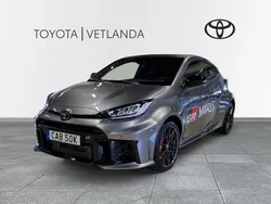 Silver (precious metal) Ny 2024 Toyota Yaris Premium Halvkombi | 599 000 kr (Bra pris)