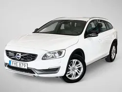 Vit Begagnad 2016 Volvo V60 CC Summum Kombi | 159 900 kr (Marknadspris)