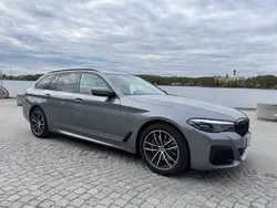 Grå Begagnad 2023 BMW 530e M Sport Kombi | 459 000 kr (Marknadspris)