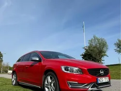 Röd Begagnad 2014 Volvo V60 Summum Kombi | 145 000 kr (Marknadspris)