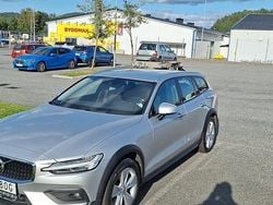 Begagnad 2021 Volvo V60 CC Kombi | 295 000 kr (Marknadspris)