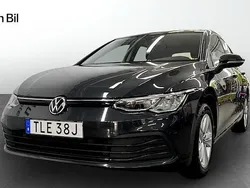 Grå Begagnad 2022 VW Golf VIII Life Kombi | 249 900 kr (Marknadspris)