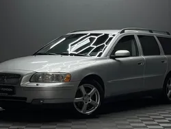 Ljusgrå (grå) Begagnad 2007 Volvo V70 Kombi | 39 900 kr (Marknadspris)