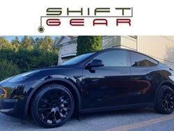 Svart Begagnad 2023 Tesla Model Y Standard Range SUV | 350 000 kr (Marknadspris)