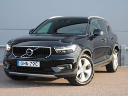 Svart Begagnad 2021 Volvo XC40 Momentum SUV | 307 800 kr (Marknadspris)