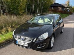 Svart Begagnad 2013 Volvo V60 Summum Kombi | 55 000 kr (Bra pris)