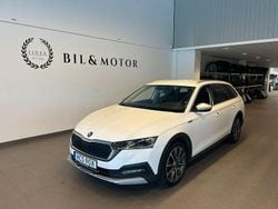 Vit Begagnad 2022 Skoda Octavia Scout Kombi | 299 900 kr (Dyr)