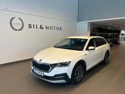 Vit Begagnad 2022 Skoda Octavia Scout Kombi | 309 900 kr (Dyr)