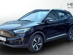 Svart (black) Begagnad 2022 MG ZS Luxury Sedan | 249 900 kr (Superpris)