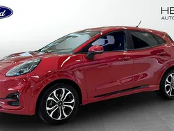 Röd (red) Begagnad 2022 Ford Puma Gen-E ST-Line SUV | 229 900 kr (Marknadspris)