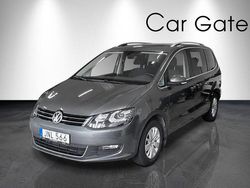 Mörkgrå (grå) Begagnad 2019 VW Sharan Minibuss | 234 900 kr (Marknadspris)