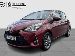 Röd Begagnad 2018 Toyota Yaris Active Halvkombi | 129 900 kr (Marknadspris)
