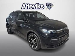 Svart Ny 2025 VW Tiguan Life SUV | 434 900 kr (Marknadspris)