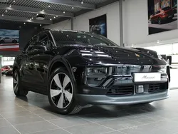 Svart (black) Ny 2024 Porsche Macan SUV | 1 076 400 kr (Superpris)