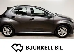 Grå Begagnad 2022 Mazda 2 Halvkombi | 194 900 kr (Marknadspris)