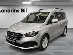 Silver Begagnad 2023 Mercedes T180 Minibuss | 349 000 kr (Marknadspris)