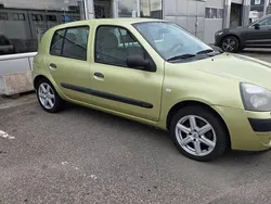 Grön Begagnad 2005 Renault Clio R.S. Authentique Halvkombi | 18 000 kr (Lite dyr)