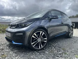 Grå Begagnad 2022 BMW i3 Halvkombi | 239 000 kr (Marknadspris)