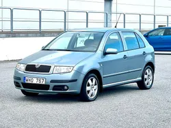 Mörkgrå (grå) Begagnad 2005 Skoda Fabia Halvkombi | 29 800 kr (Lite dyr)