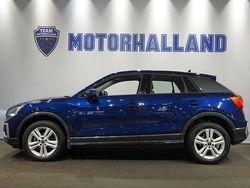 Blå Begagnad 2024 Audi Q2 Advanced Plus SUV | 294 900 kr (Marknadspris)