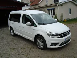 Vit Begagnad 2020 VW Caddy Maxi Life Life Minibuss | 250 000 kr