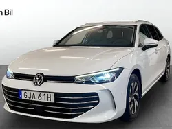 Vit Begagnad 2024 VW Passat Business Kombi | 345 900 kr (Marknadspris)