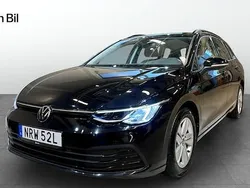 Svart (deep black pearl) Begagnad 2022 VW Golf VIII Life Kombi | 254 900 kr (Marknadspris)