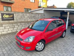 Röd Begagnad 2007 Ford Fiesta Halvkombi | 29 500 kr (Marknadspris)
