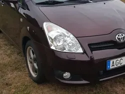 Röd Begagnad 2008 Toyota Corolla Verso Minibuss | 45 000 kr (Marknadspris)