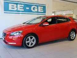 Röd Begagnad 2016 Volvo V40 Kinetic Kombi | 139 900 kr (Marknadspris)