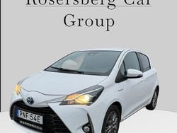 Vit Begagnad 2019 Toyota Yaris Hybrid Halvkombi | 104 900 kr (Marknadspris)