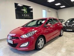 Röd Begagnad 2014 Hyundai i30 Halvkombi | 75 900 kr (Marknadspris)