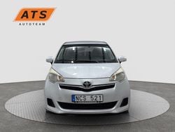 Silver Begagnad 2012 Toyota Verso-S Minibuss | 64 900 kr (Bra pris)