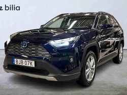 Mörkblå (blå) Begagnad 2024 Toyota RAV4 Hybrid Executive SUV | 439 900 kr (Marknadspris)