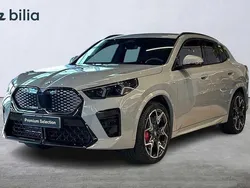 Grå Begagnad 2024 BMW iX2 M Sport SUV | 619 900 kr (Marknadspris)