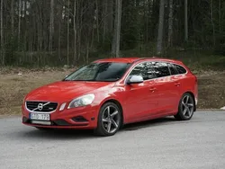Röd Begagnad 2011 Volvo V60 R-Design Kombi | 90 000 kr (Marknadspris)