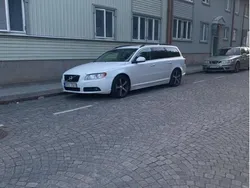 Vit Begagnad 2013 Volvo V70 Momentum Kombi | 70 000 kr (Marknadspris)