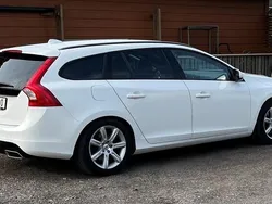 Vit Begagnad 2017 Volvo V60 Momentum Kombi | 110 000 kr (Bra pris)