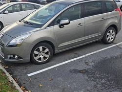 Grå Begagnad 2012 Peugeot 5008 Allure Minibuss | 50 000 kr (Superpris)