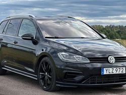 Svart Begagnad 2017 VW Golf VII R Kombi | 339 900 kr