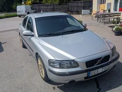 Silver Begagnad 2001 Volvo S60 Sedan | 15 000 kr