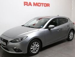 Grå (grå metallic ) Begagnad 2016 Mazda 3 Inclusive Halvkombi | 109 800 kr (Marknadspris)