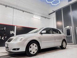 Silver Begagnad 2004 Toyota Corolla Halvkombi | 44 900 kr (Marknadspris)