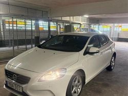 Vit Begagnad 2016 Volvo V40 Kinetic Kombi | 115 000 kr (Marknadspris)