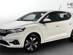 Vit (white) Ny 2025 Dacia Sandero Expression Halvkombi | 219 900 kr (Marknadspris)