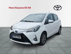 Vit Begagnad 2019 Toyota Yaris Hybrid Active Halvkombi | 154 000 kr (Marknadspris)